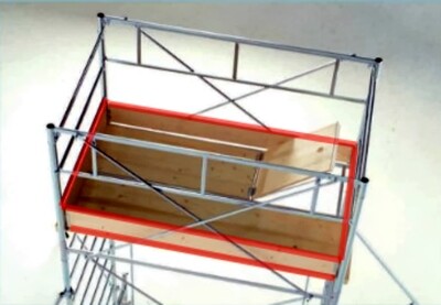 Piano lavoro Composto da: 1 Botola in acciaio + Legno + 2 tavole in Legno m (2,04 x 0,27 x 0,05)+ 1 Fermapiede in Legno Perimetrale)   IPPIS