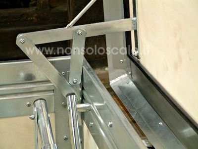 Scala retrattile terrazzo gradini scavalco solaio