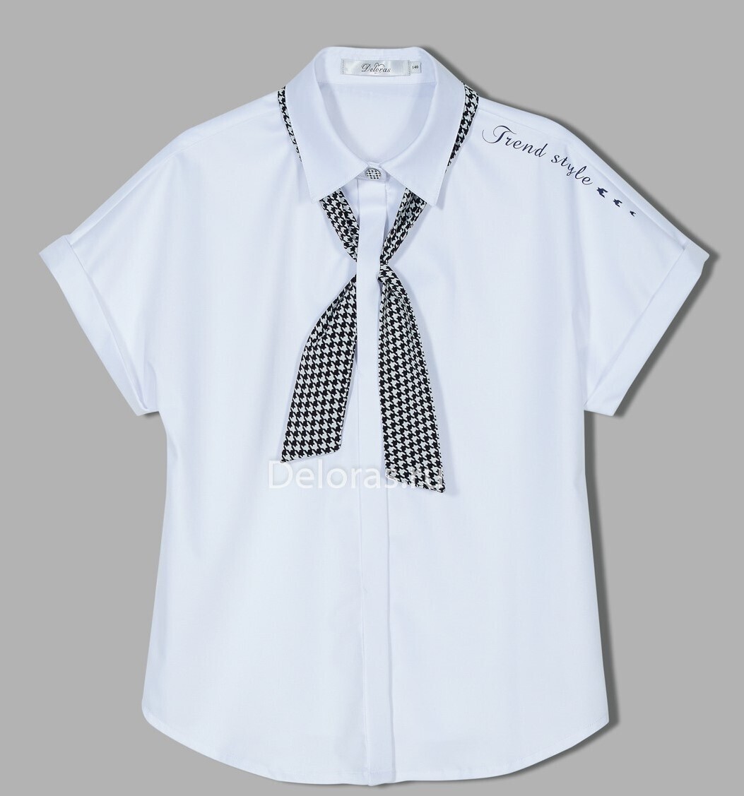 Блуза белая с декоративным элементом