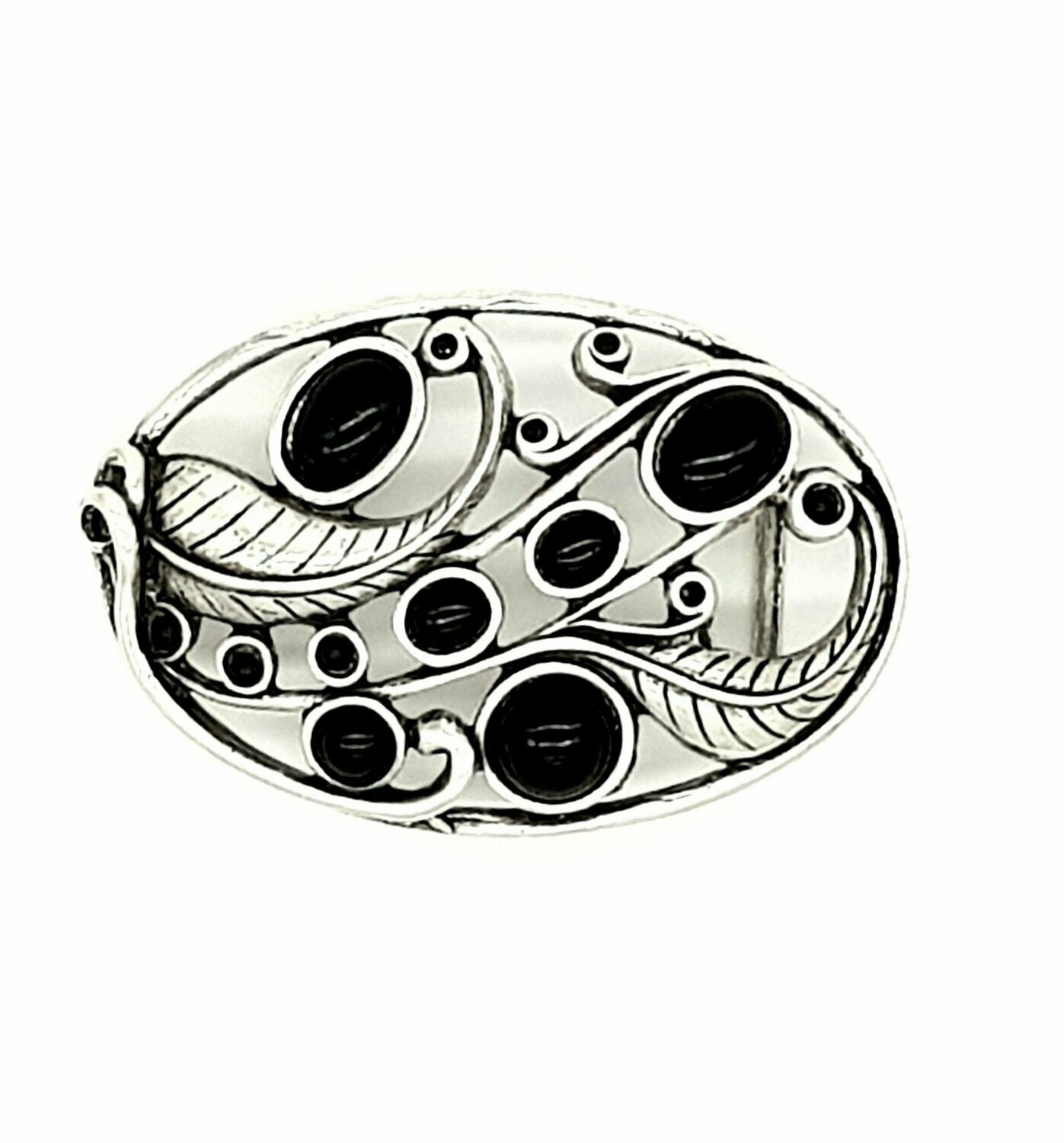 Oval Blatt mit schwarzem Stein