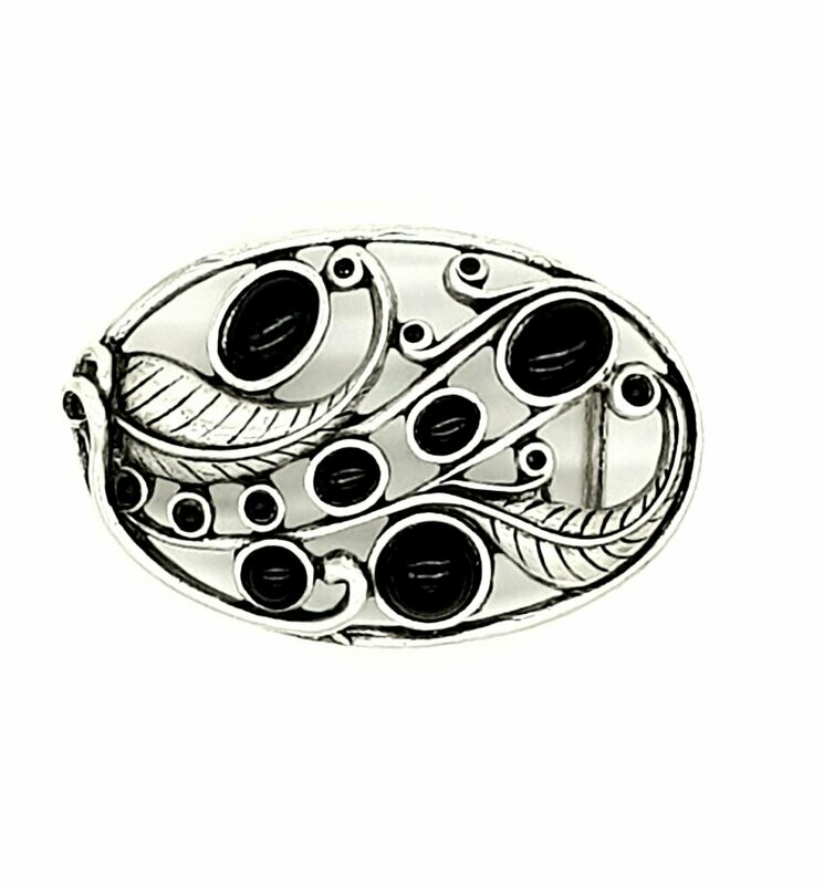 Oval Blatt mit schwarzem Stein Oval Blatt mit schwarzem Stein