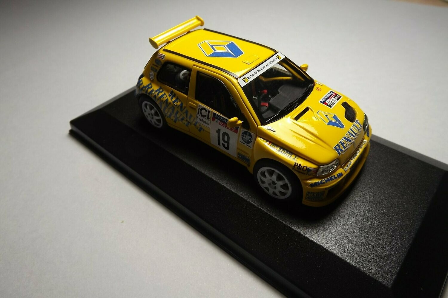 Renault Clio Maxi