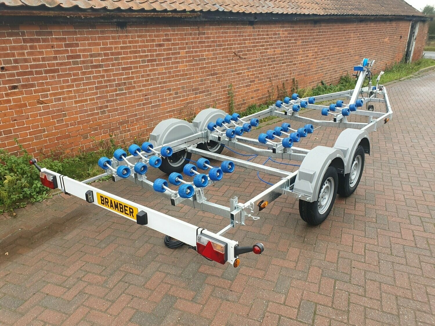 SRG4/190L 2000 kg GVW, for boats up to 5.9m