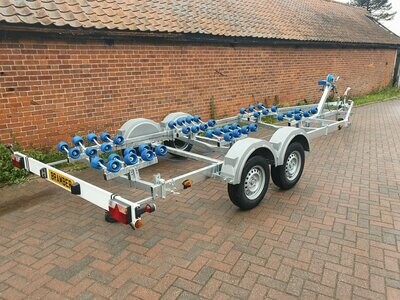 SRG4/215 2500 kg GVW, for boats up to 6.5m
