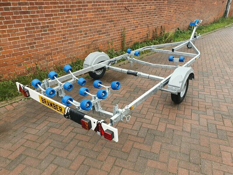 RG2/590 750 kg GVW, for boats up to 5.4m