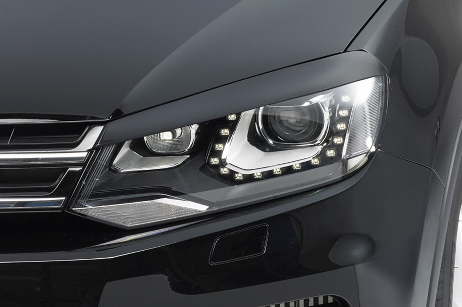 Scheinwerferblenden für VW Touareg II (Typ 7P) SB085 Scheinwerferblenden für VW Touareg II (Typ 7P) SB085