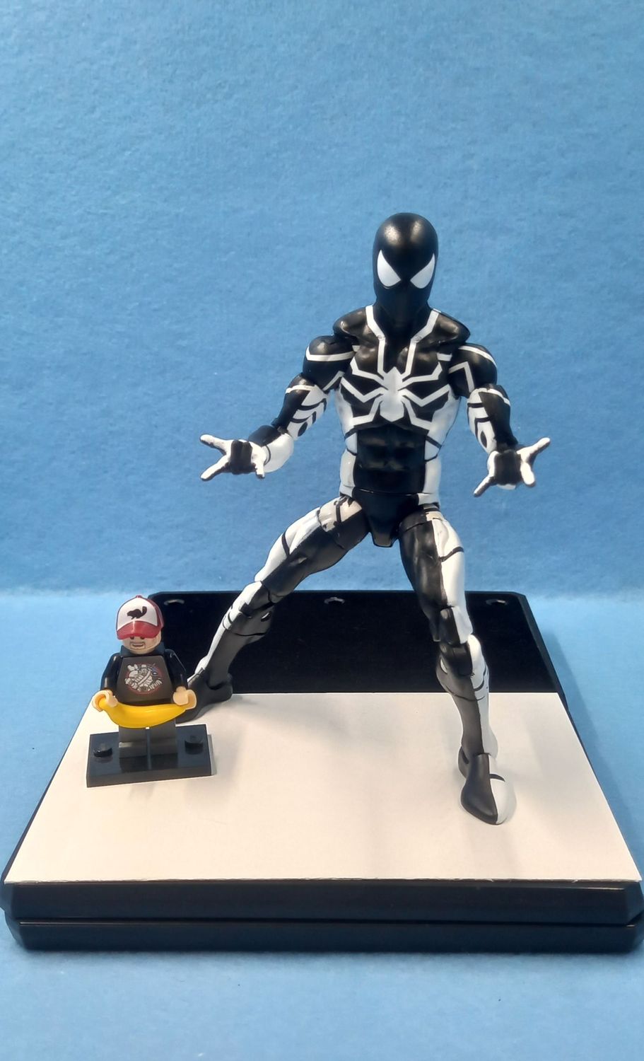MARVEL LEGENDS SPIDER-MAN (STEALTH SUIT) (P/O)