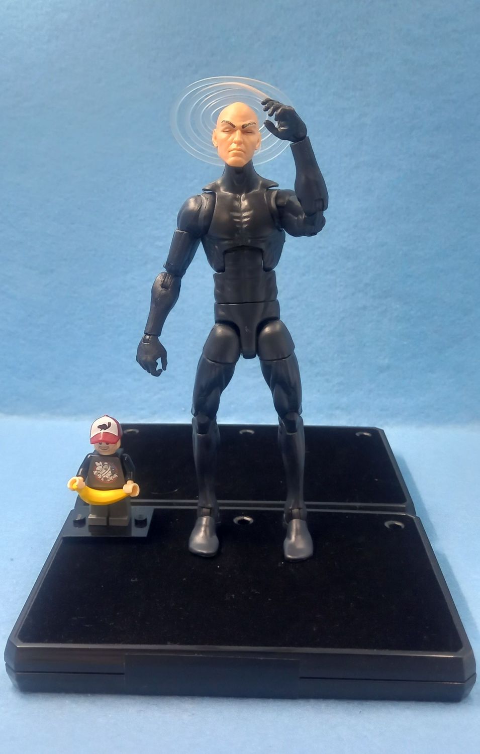 MARVEL LEGENDS PROFESSOR X (P/O)