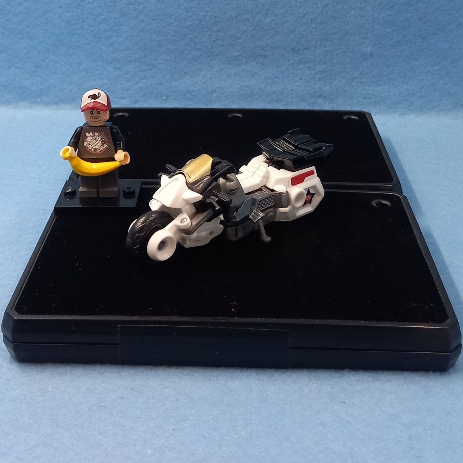 TRANSFORMERS PROTECTOBOT GROOVE (P/O)