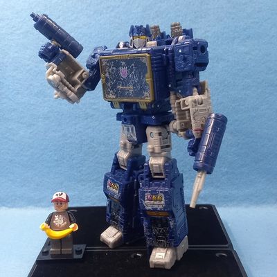 TRANSFORMERS SOUNDWAVE (P/O)