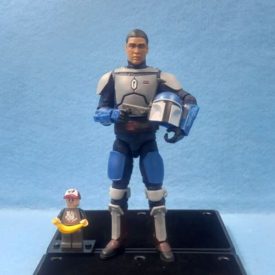 STAR WARS 6&quot; MANDALORIAN FLEET COMMANDER (P/O)