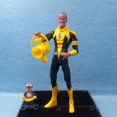 DC UNIVERSE CLASSICS SINESTRO (P/O)