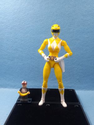 POWER RANGERS LEGACY YELLOW RANGER (P/O)