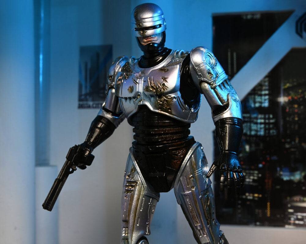 ROBOCOP BATTLE-DAMAGED WITH CHAIR ULTIMATE