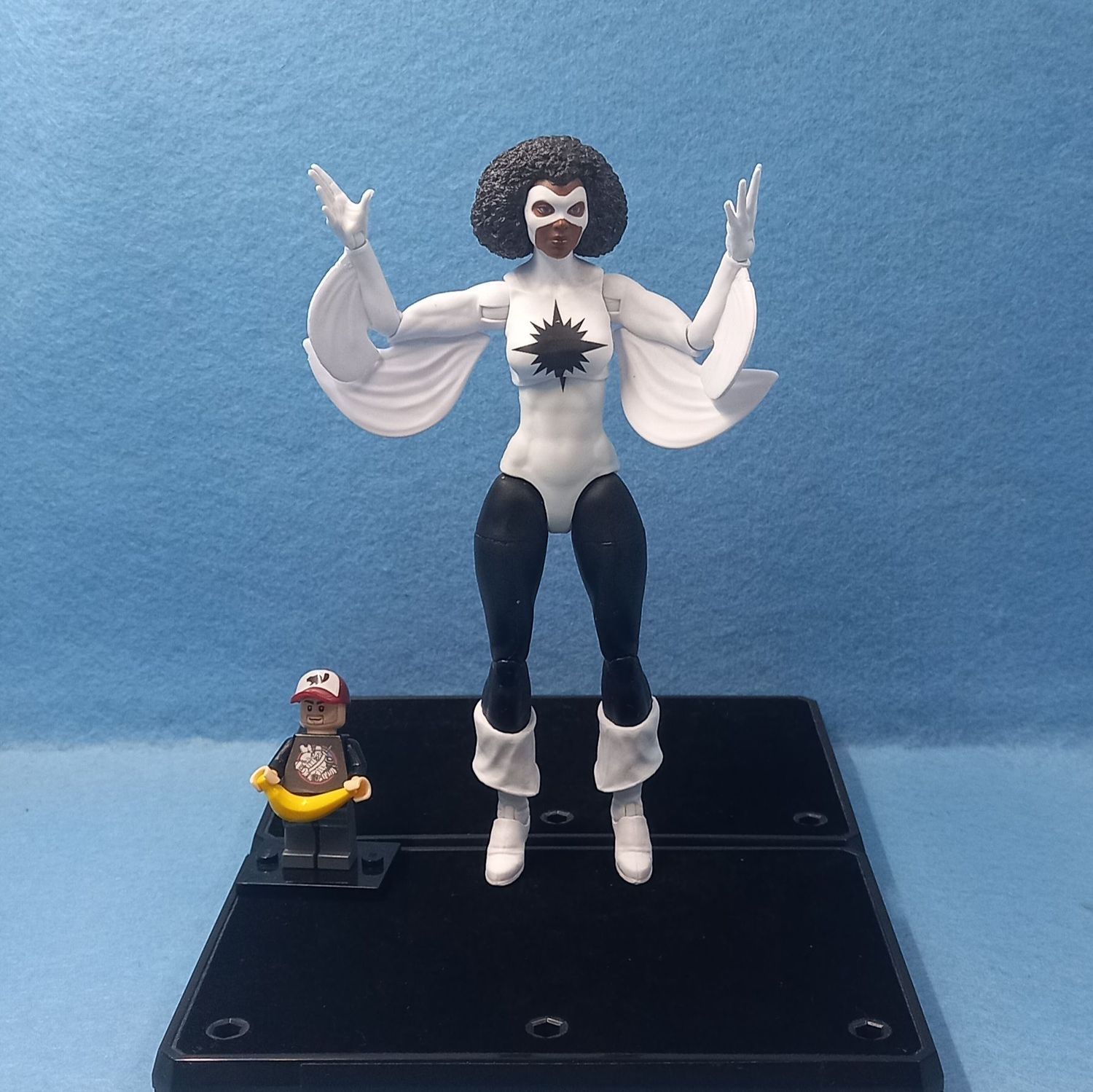 MARVEL LEGENDS CAPTAIN AMERICA ( MONICA RAMBEAU) (P/O)