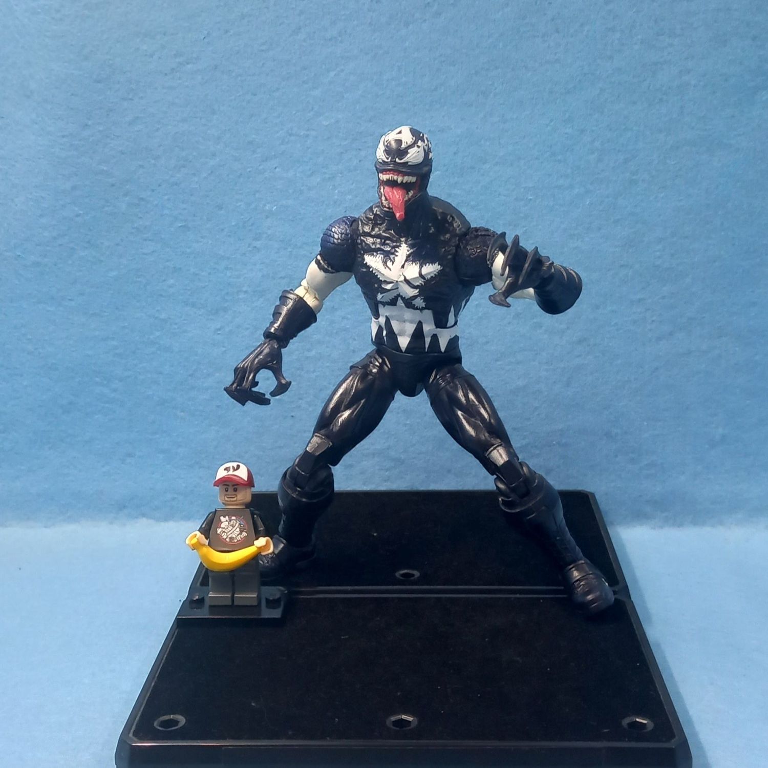 MARVEL LEGENDS VENOMIZED CAPTAIN AMERICA (P/O)