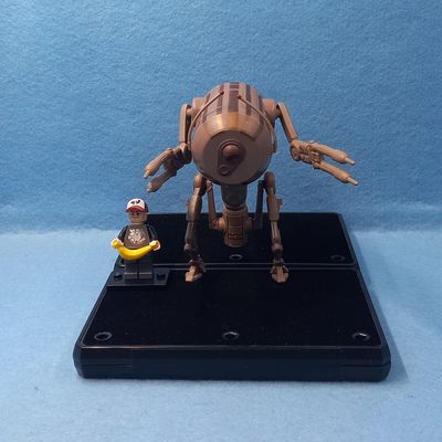 STAR WARS 3.75" RETAIL DROID (LR-57) (P/O)