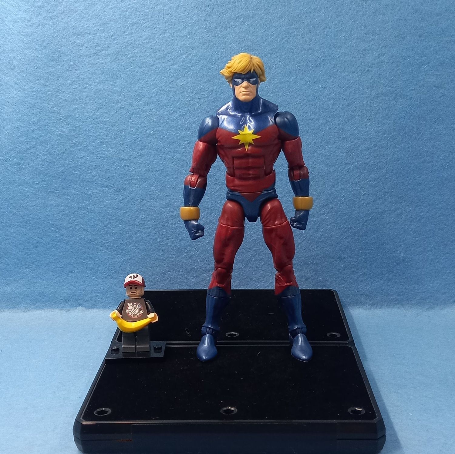 MARVEL LEGENDS MAR-VELL (P/O)