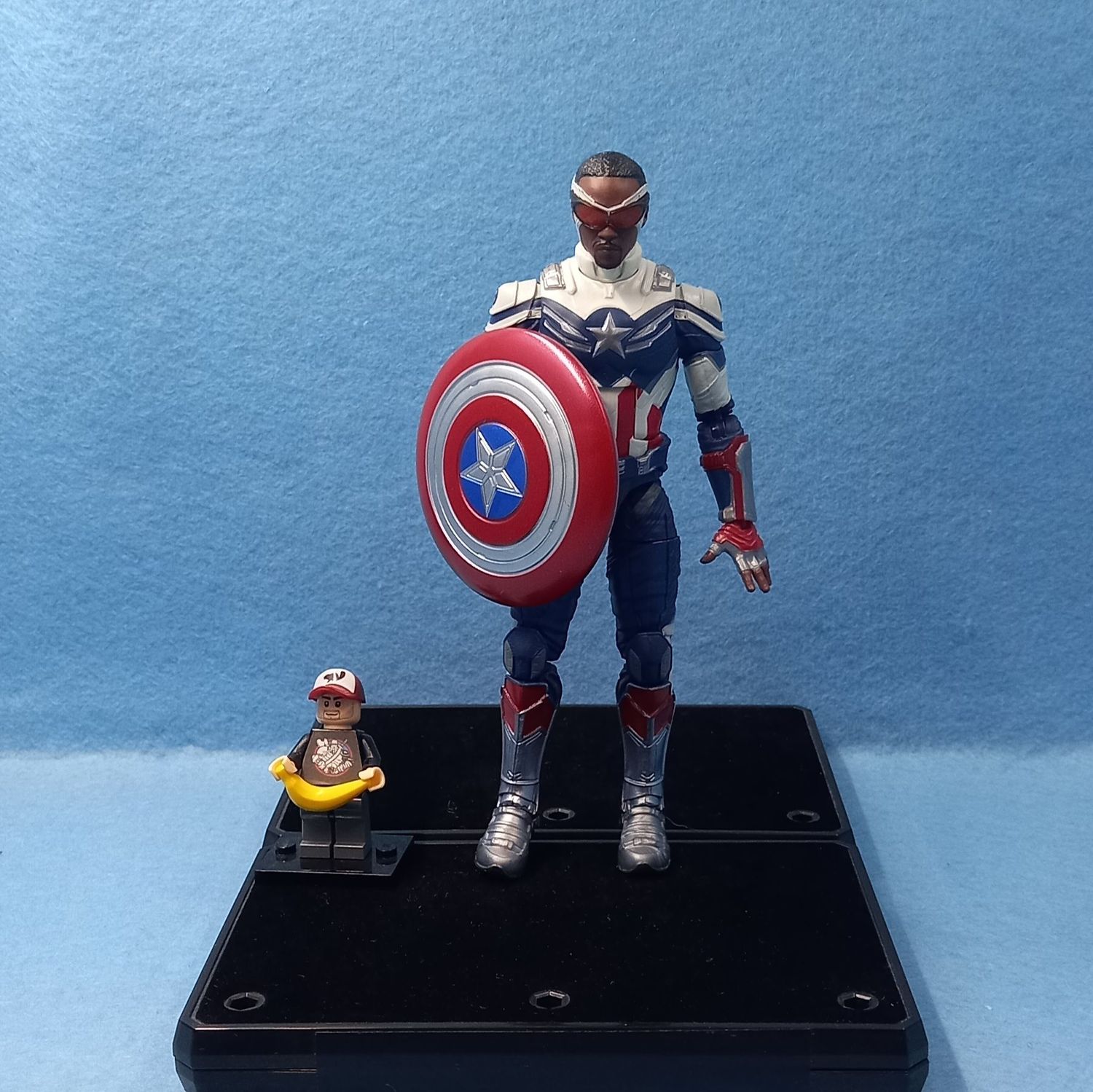 MARVEL LEGENDS CAPTAIN AMERICA (FALCON) (P/O)