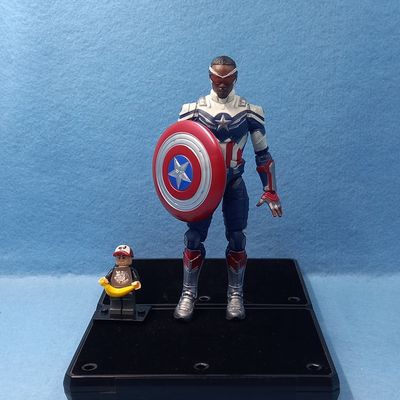 MARVEL LEGENDS CAPTAIN AMERICA (FALCON) (P/O)