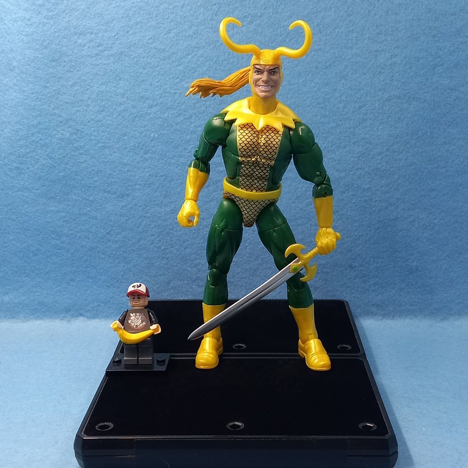 MARVEL LEGENDS LOKI (P/O)