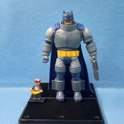 DC MULTIVERSE ARMORED BATMAN (P/O)