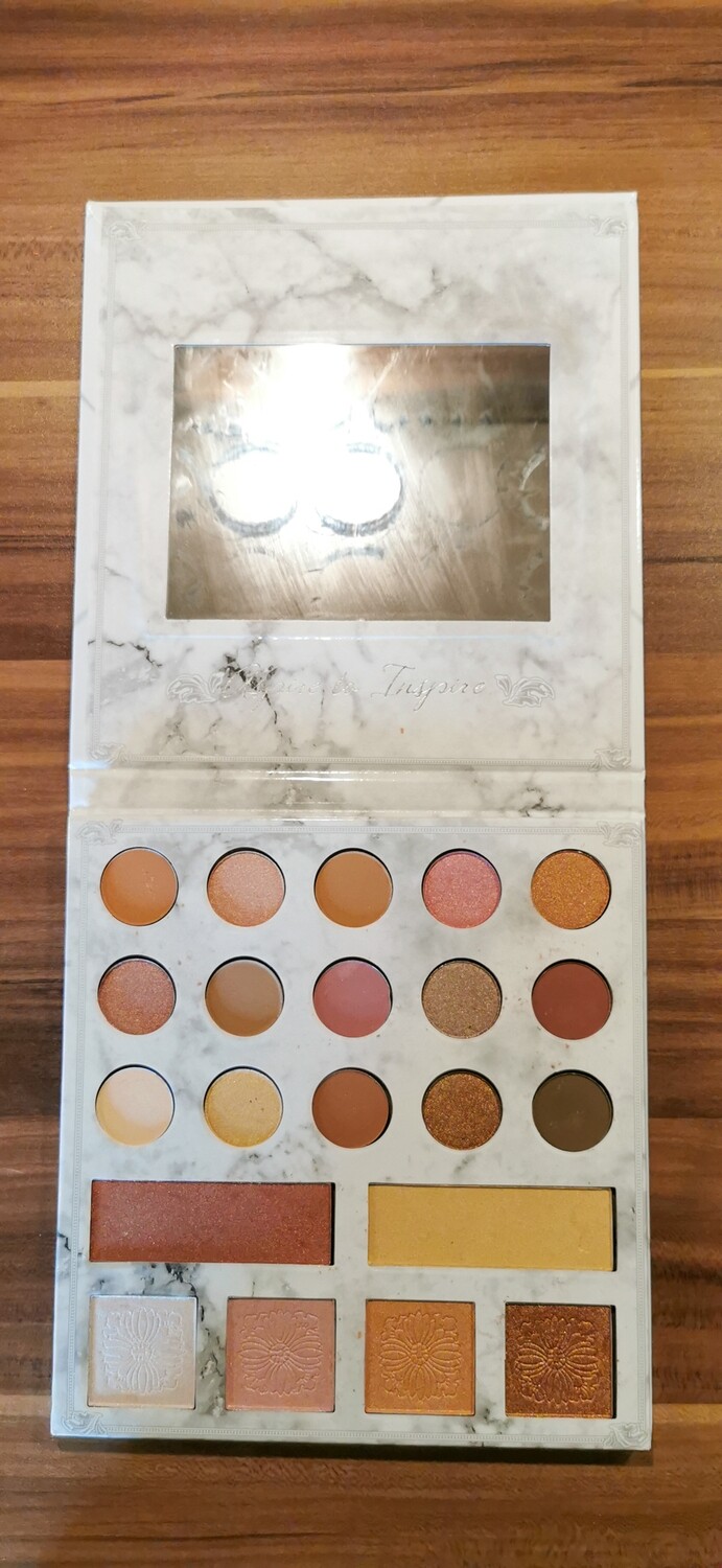 BH Cosmetic Carli Bybel Deluxe Edition 21 Color Eyeshadow &amp; Highlighter Palette