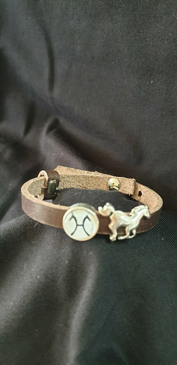 Lederarmband
Schiebeperle + Pferd
