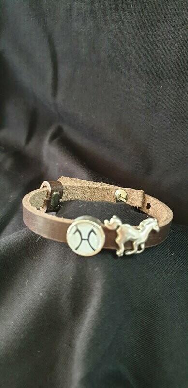 Lederarmband
Schiebeperle + Pferd Lederarmband
Schiebeperle + Pferd