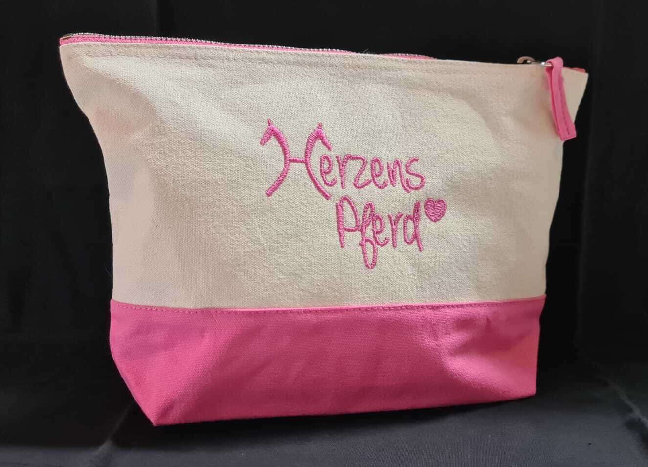 Accessory Bag "Herzenpferd"
bestickt
