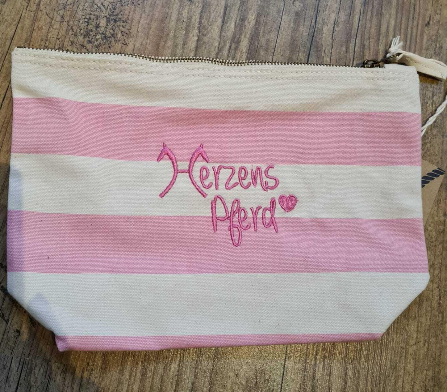 Accessory Bag "Herzenpferd"
bestickt