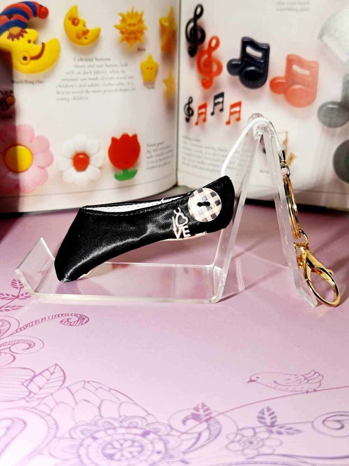 Pirouette Pops! Black Retro Love ~ Kitty Heart Keyring