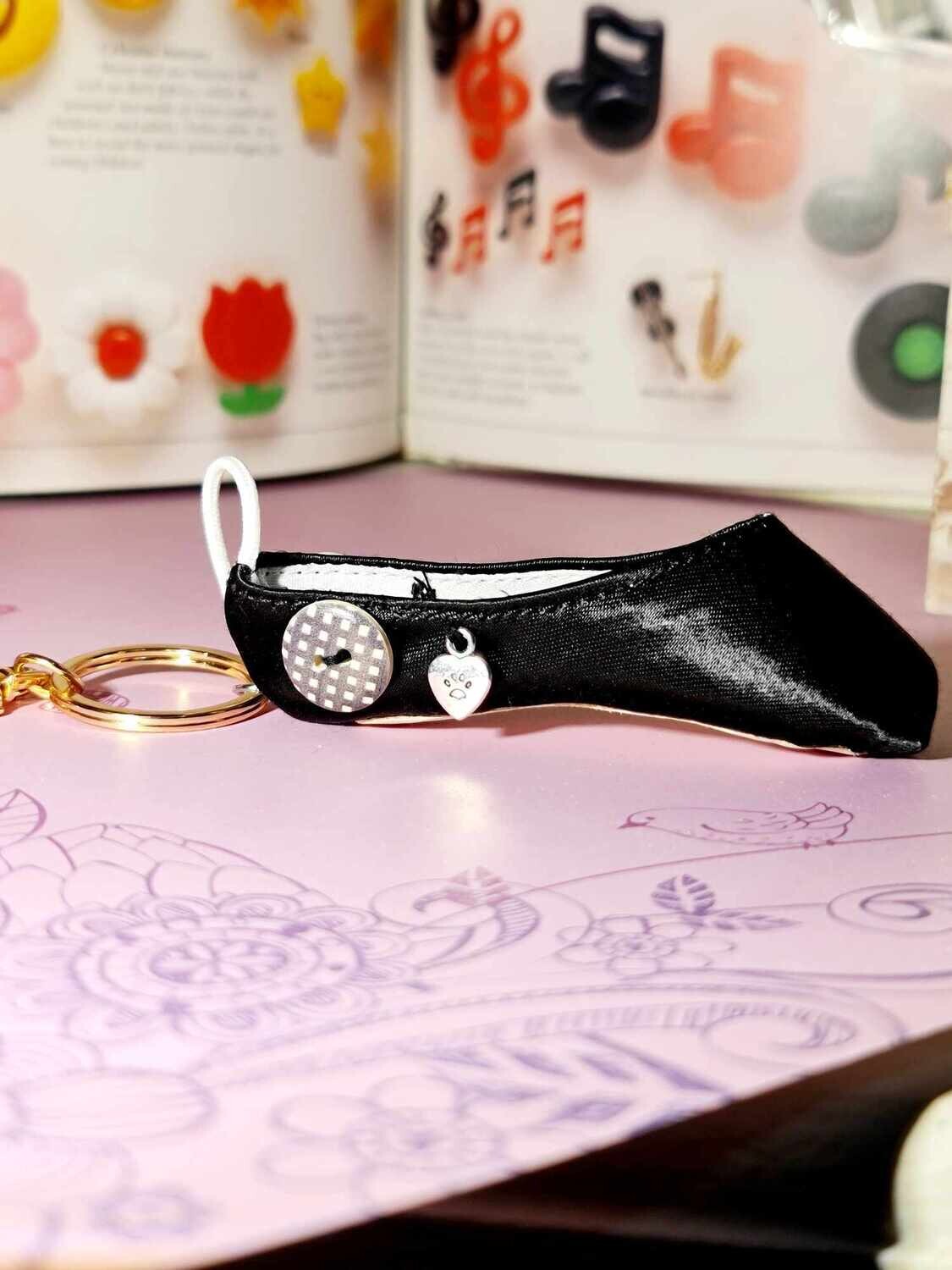 Pirouette Pops! Black Retro Love ~ Kitty Heart Keyring