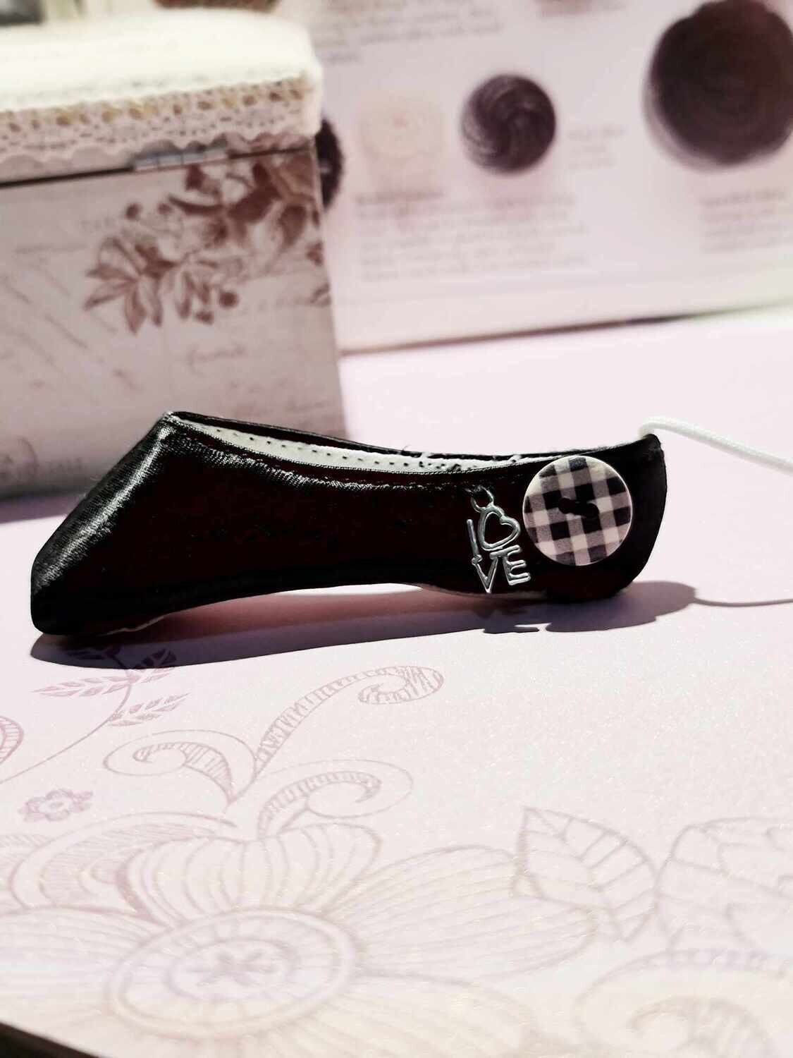 Pirouette Pops! Black Retro Love ~ Kitty Heart Keyring