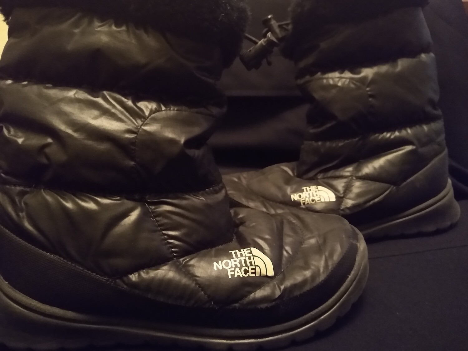 Shoes : Girls  North Face snow boots