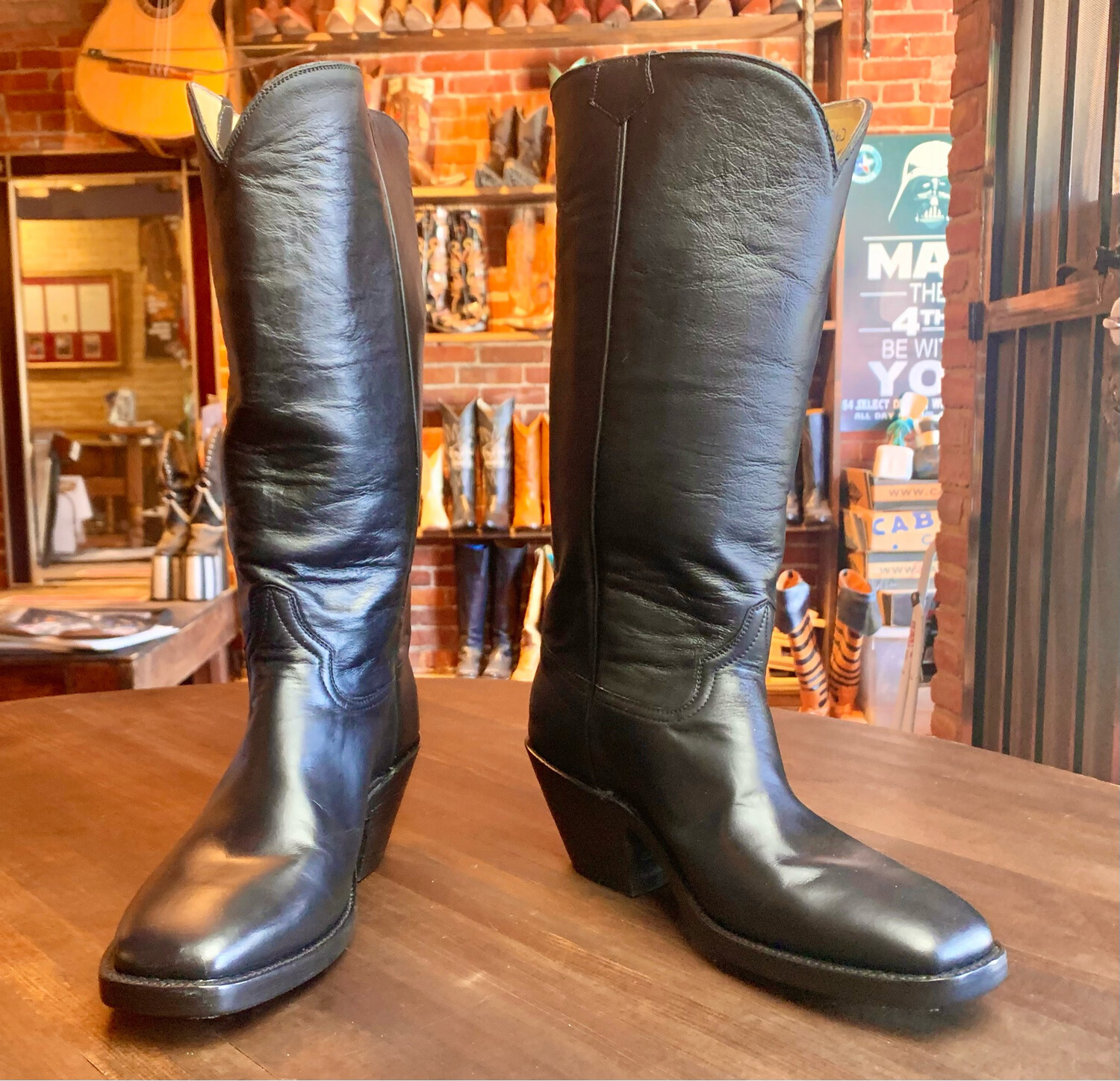 8.5D Men's Black Cowboy Boots Closeout