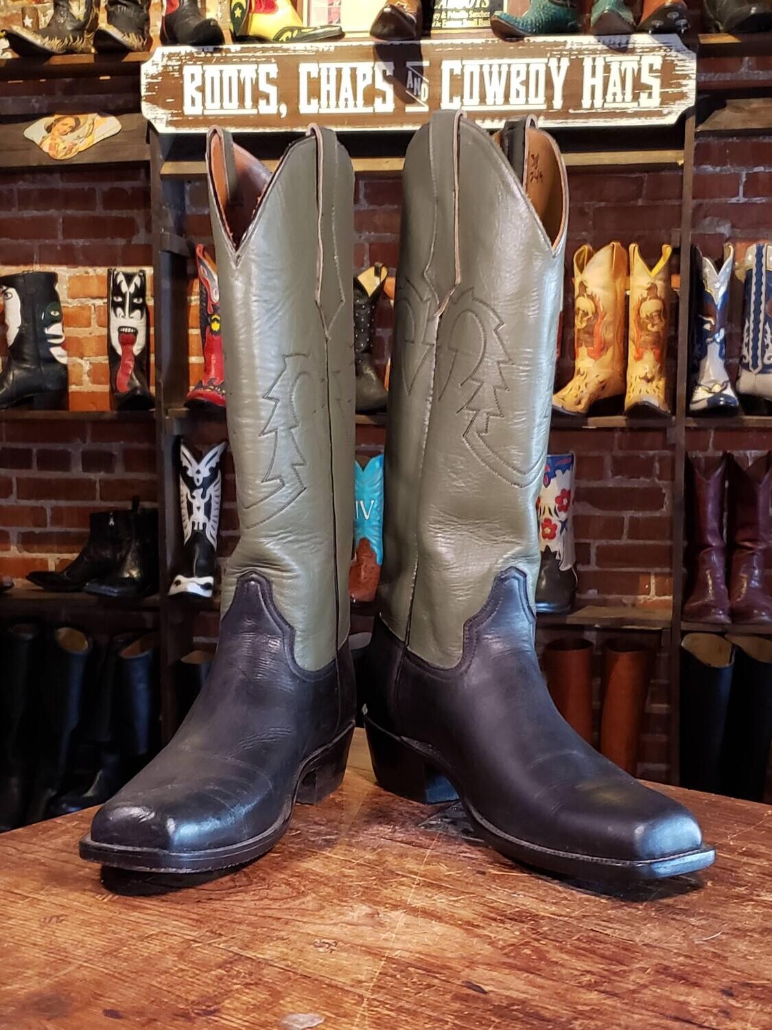 11.5 B Ladies Sage Cowboy Boots Closeout
