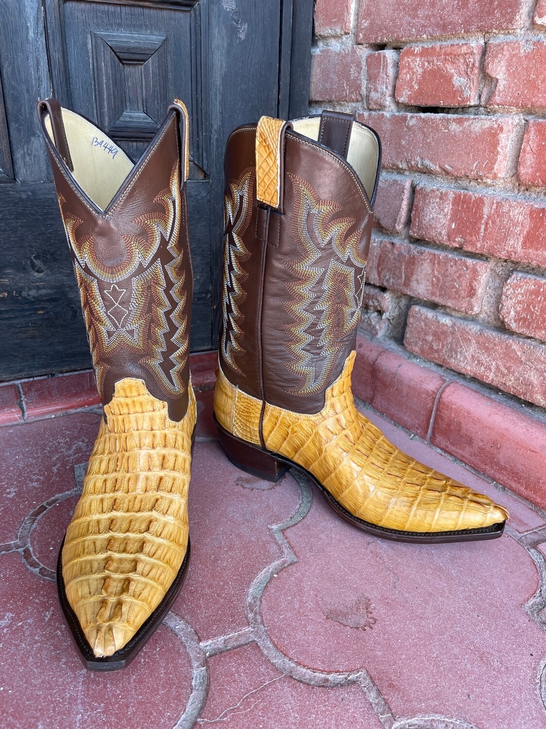 9.5EE Men's Small Horn Tail Buttercup Alligator Boots (Closeout)