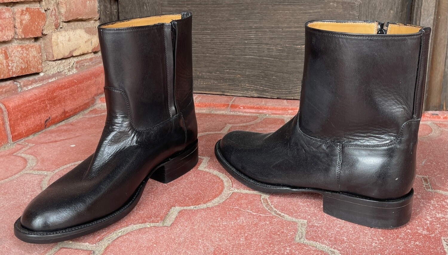9.5E Men's Black Cowhide Cowboy Boots (Closeout)