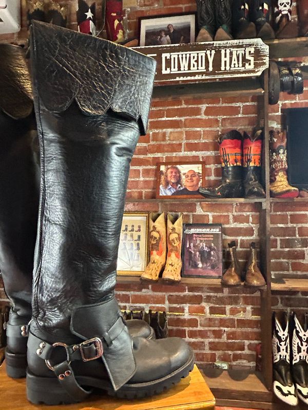 10 1/2 D Renaissance Sample Boots