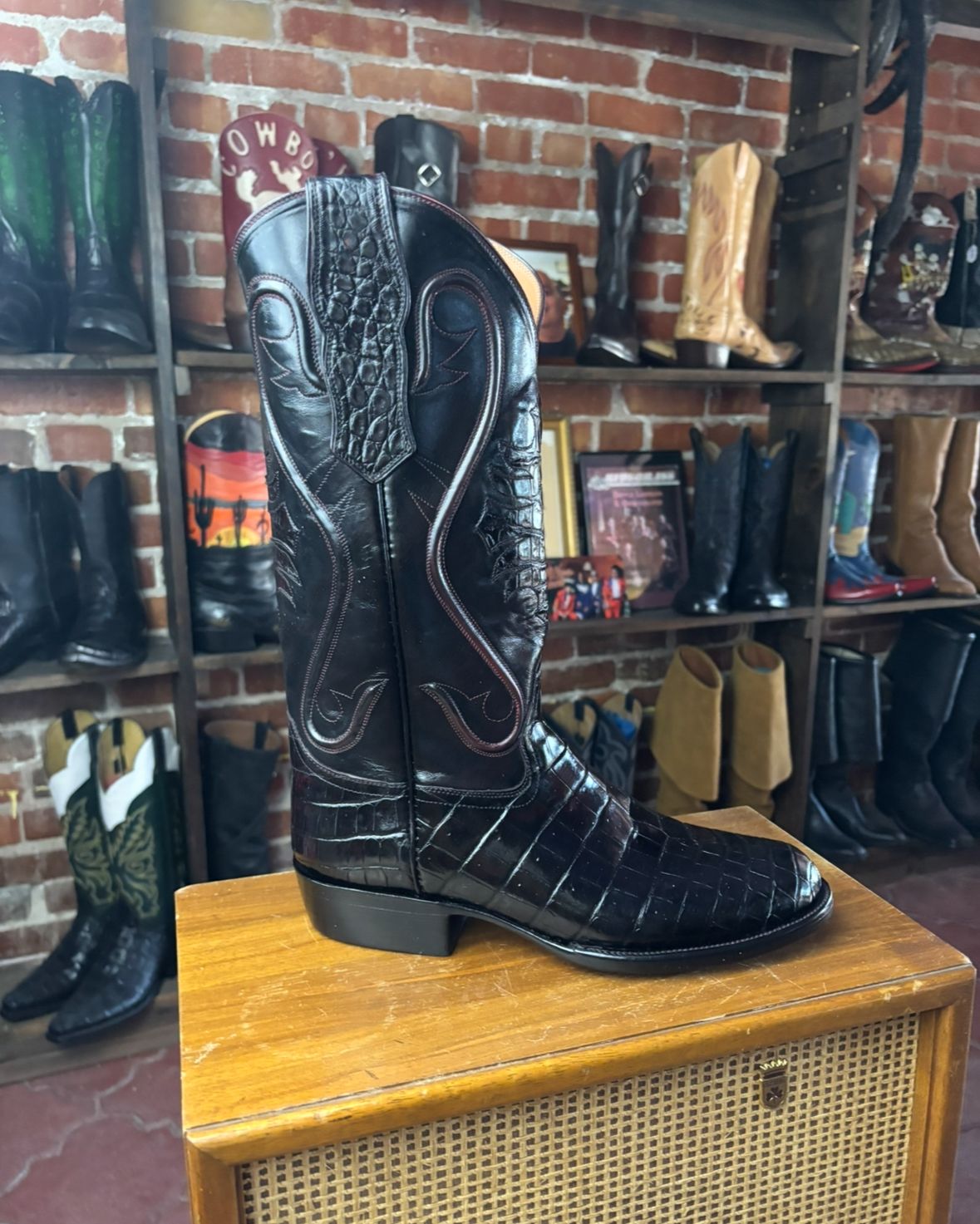 Smooth Black Cherry Aligator Size 9D Men&#39;s Cowboy Boots (Closeout)