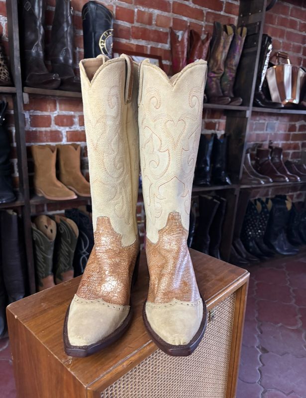 7 B Ladies Heart Natural Tan Cowboy Boots (CLOSEOUT) 7 B Ladies Heart Natural Tan Cowboy Boots (CLOSEOUT)