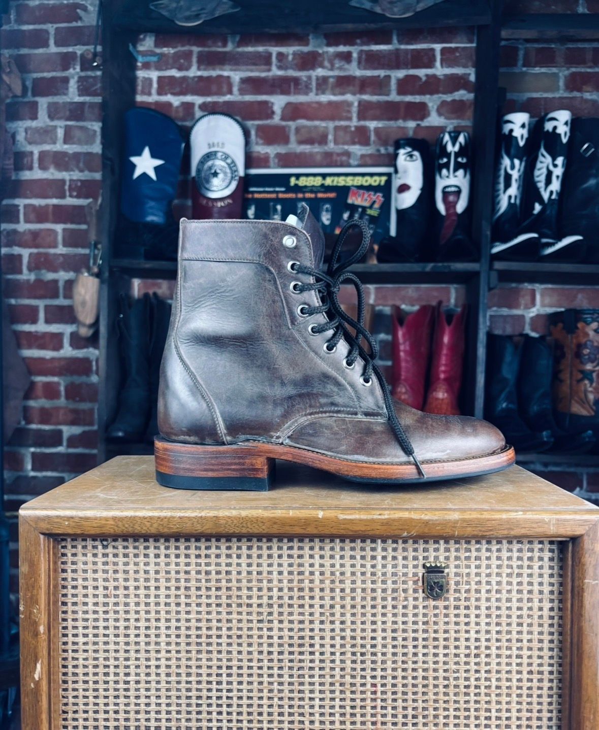 7.5EEE Distress Lace-Up Roper Boots Closeout