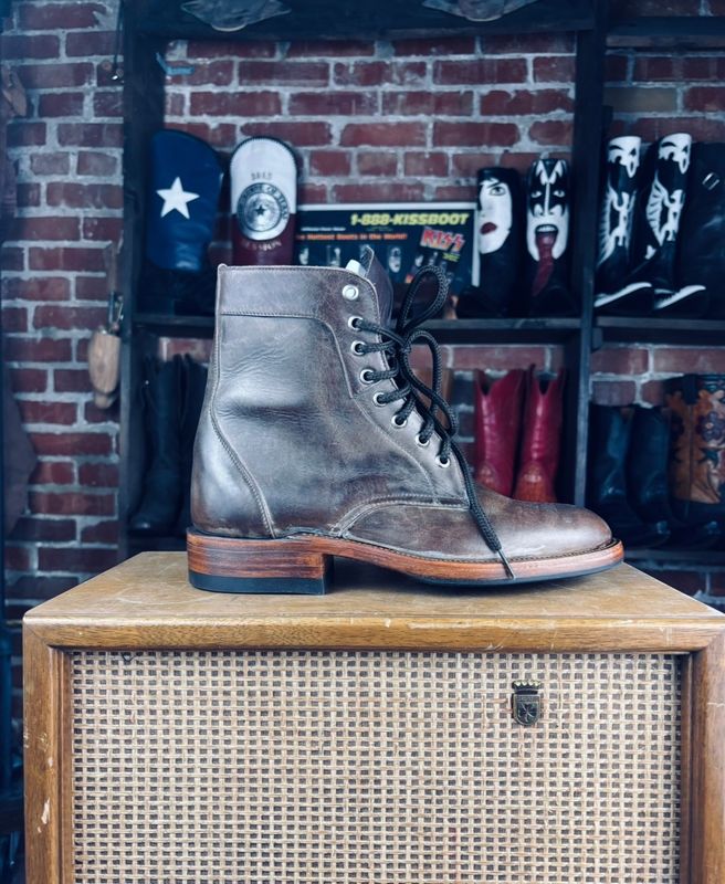 7.5EEE Distress Lace-Up Roper Boots Closeout