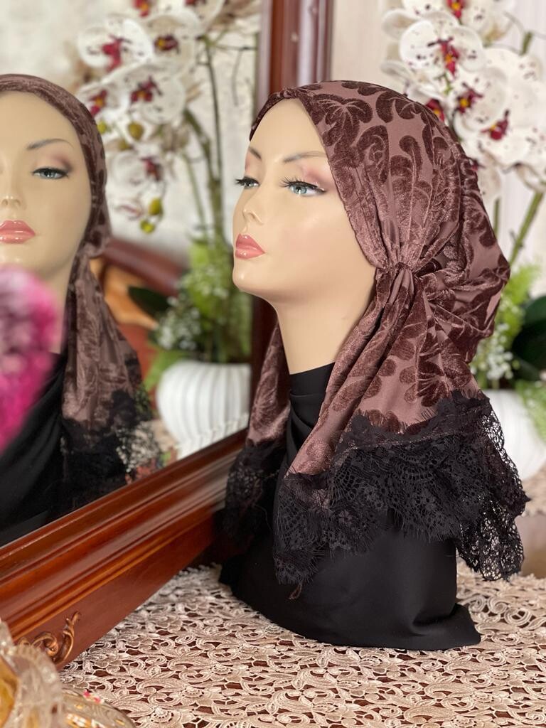 Pre-tied velvet scarf