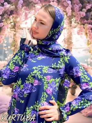 Abaya avec foulard bleu mauve à motif floral Anika