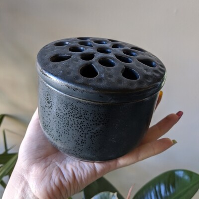 Ikebana Frog Vase / Small