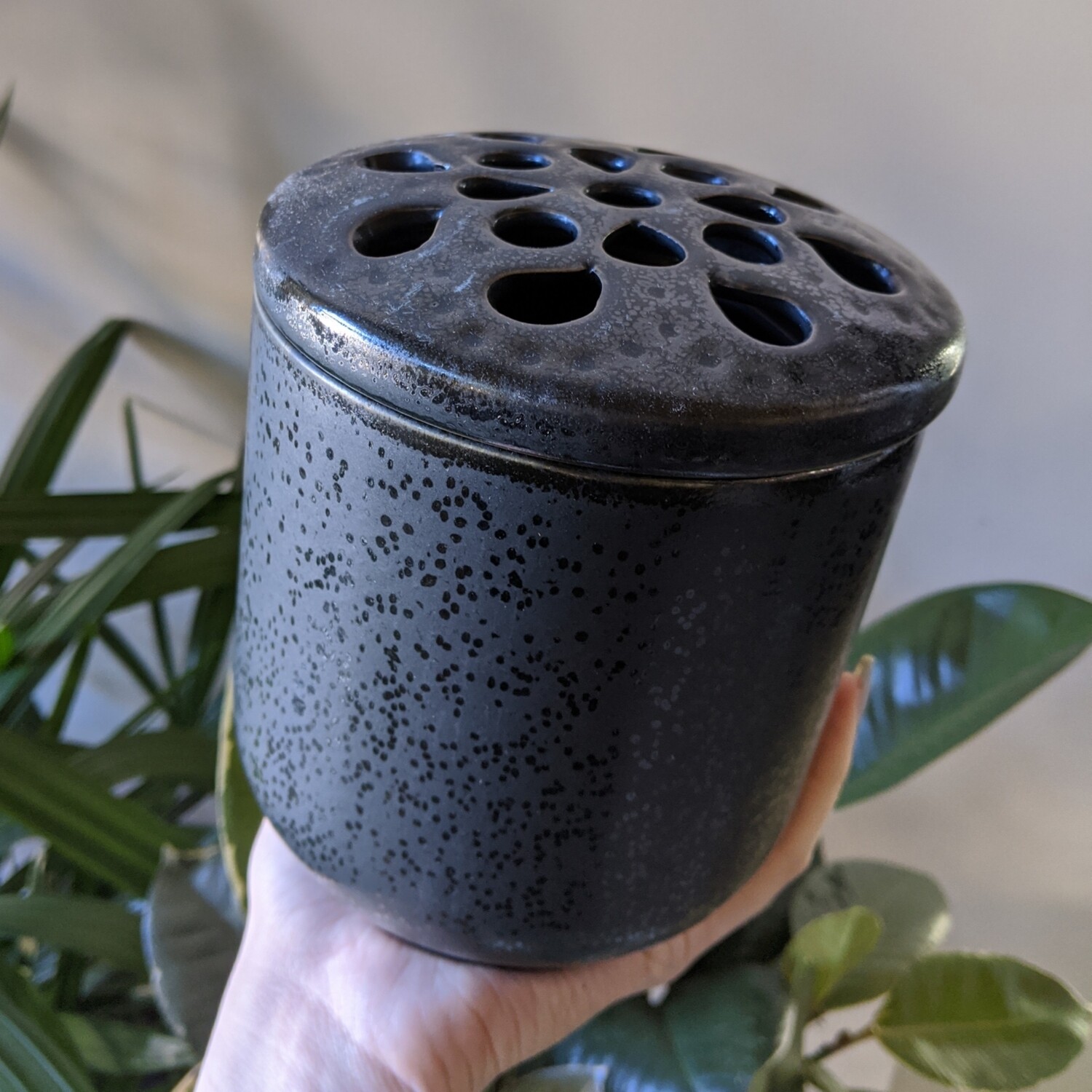 Ikebana Frog Vase / Large