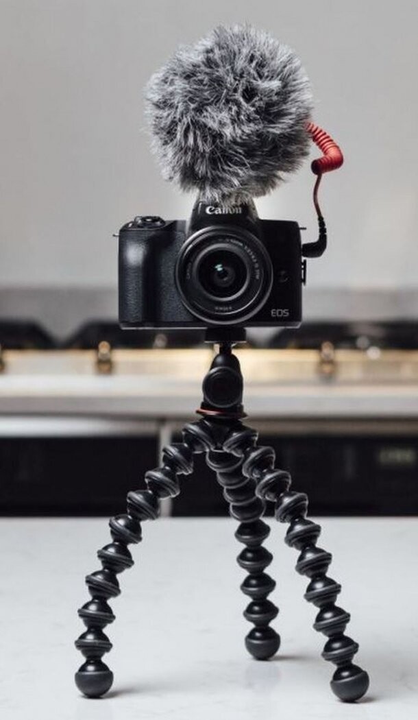 Canon EOS M50 II 15-45 Vlogger Kit