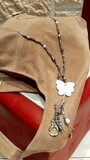 Collier sautoir Papillon gris